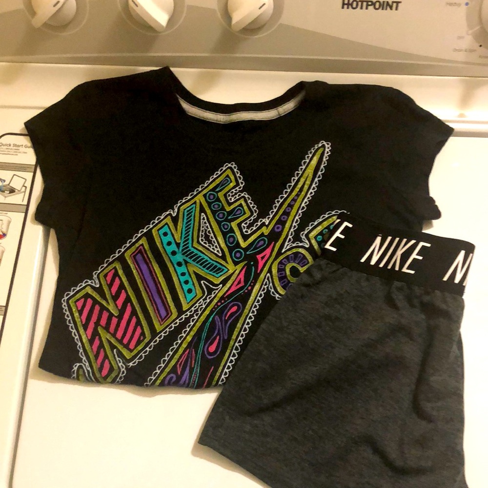 Nike girls short set size medium which is 10-14